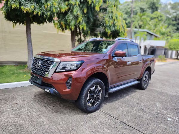 NISSAN NP AUTOMATIC 4X4 NEGOCIABLE r