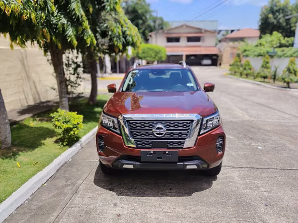 NISSAN NP AUTOMATIC 4X4 NEGOCIABLE r