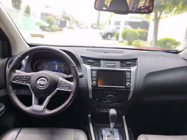 NISSAN NP AUTOMATIC 4X4 NEGOCIABLE r