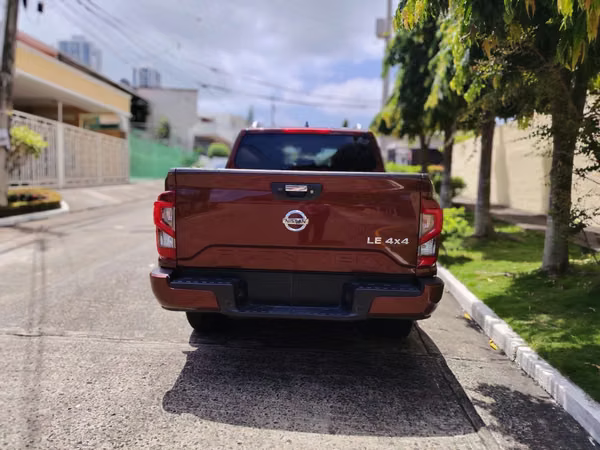 NISSAN NP AUTOMATIC 4X4 NEGOCIABLE r