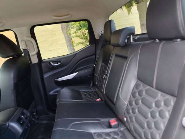 NISSAN NP AUTOMATIC 4X4 NEGOCIABLE r