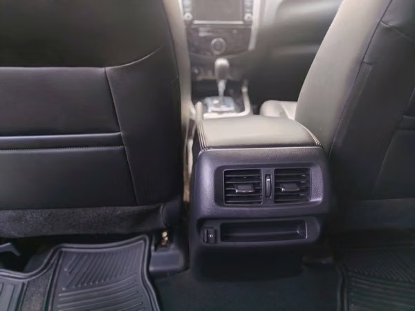 NISSAN NP AUTOMATIC 4X4 NEGOCIABLE r