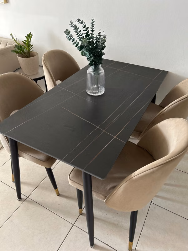 SE VENDE COMEDOR 4 PUESTOS 