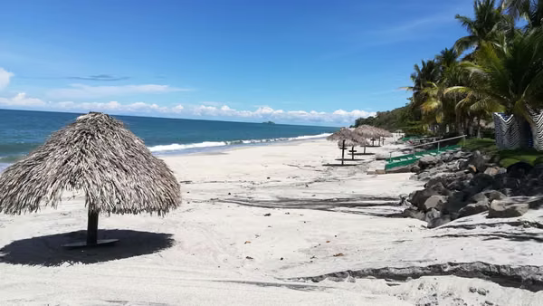 VENDO APARTAMENTO. BIJAO. RODMAN. PLAYA. GOLF. PADEL.