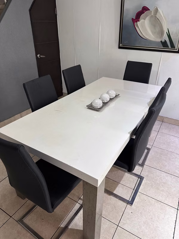 Dining Room with 6 Chairs