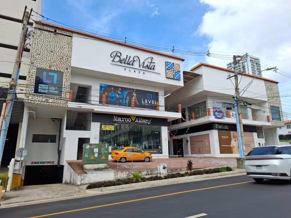 Local comercial 113 m2 en planta alta - Bella Vista