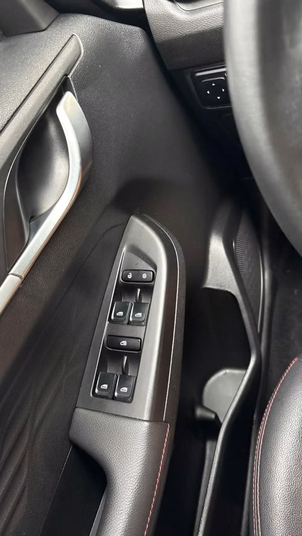 PRECIO NEGOCIABLE!! AUTO COMO NUEVO UNICO DUEÑO. NUNCA CHOCADO. VENTA POR MOTIVOS DE SALIDA DEL PAIS.