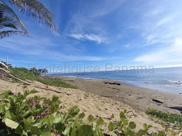 House for Sale in Pedasi Playa El Toro - With Water well and Solar Panels 26YCG2053