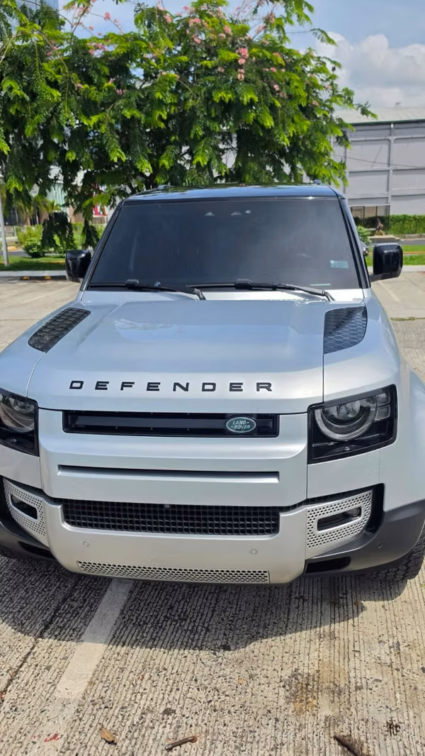 Land Rover Defender 110 S ; 4x4 - 124; Full Extras - 124; Excellent State