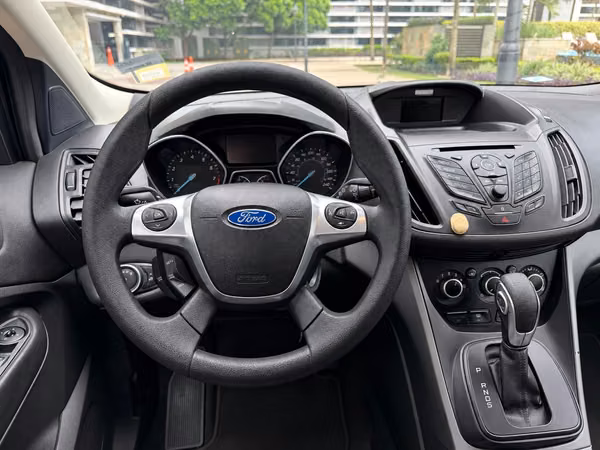 2015 Ford Escape S Excellent conditions