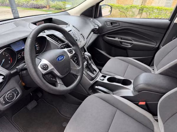 2015 Ford Escape S Excellent conditions