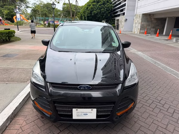 2015 Ford Escape S Excellent conditions