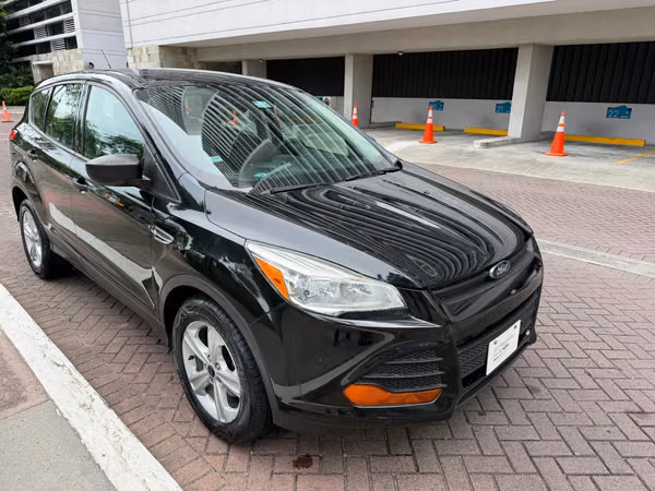 2015 Ford Escape S Excellent conditions