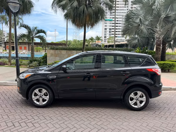 2015 Ford Escape S Excellent conditions