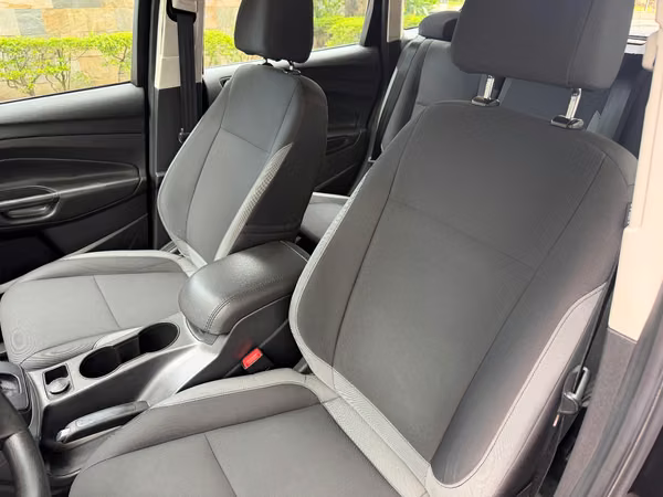 2015 Ford Escape S Excellent conditions