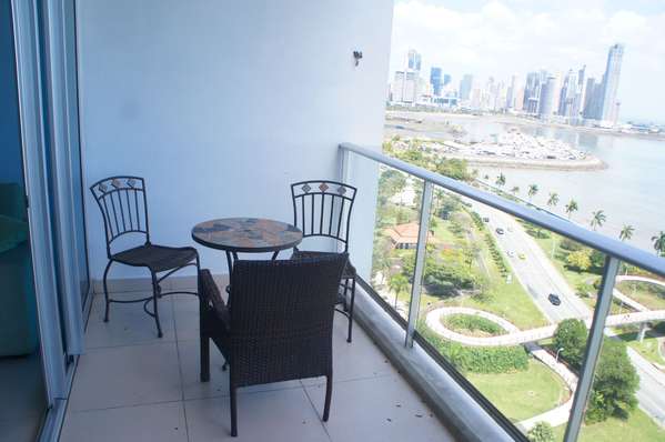 AV. BALBOA FURNISHED APARTMENT FOR RENT