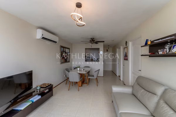 Apartamento Remodelado en Venta en PH Majestic Gardens, en Edison Park