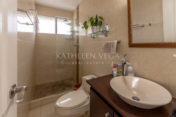 Apartamento Remodelado en Venta en PH Majestic Gardens, en Edison Park