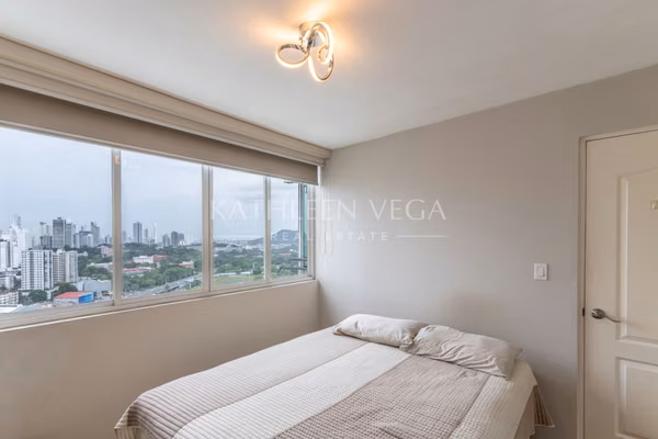 Apartamento Remodelado en Venta en PH Majestic Gardens, en Edison Park