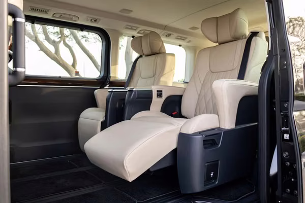 2026 TOYOTA GRANVIA LUXURY