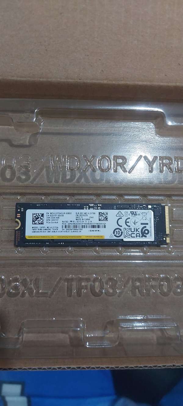 solid state drive or hard drive (SSD) 1TB