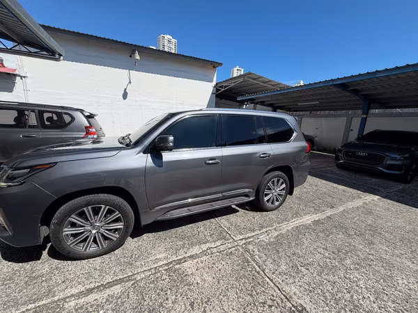 Lexus LX570