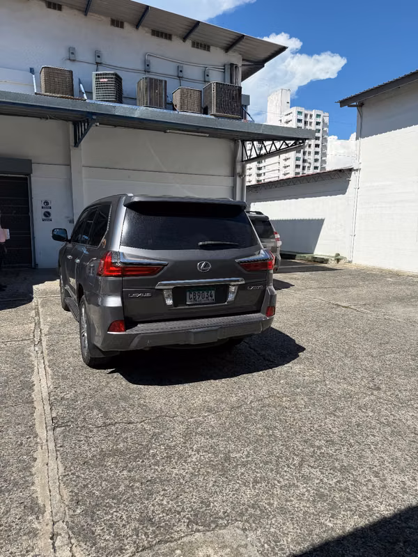 Lexus LX570