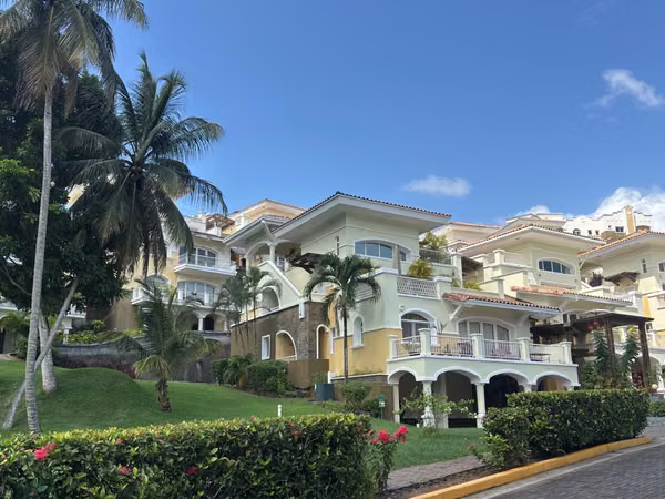 Exclusivo Apartamento en Tucán Country Club | Vista Verde, Amplio Balcón y Membresía de Golf Incluida