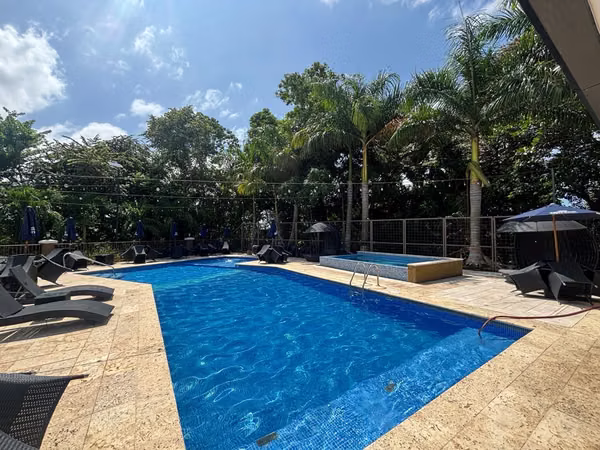 Exclusivo Apartamento en Tucán Country Club | Vista Verde, Amplio Balcón y Membresía de Golf Incluida