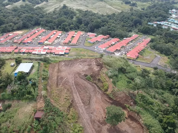 The land of 2.4 hectares is sold in Pedregal