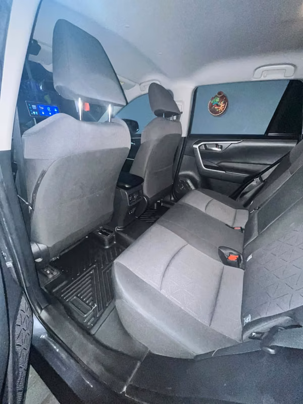 I sell TOYOTA RAV4 in super good condition