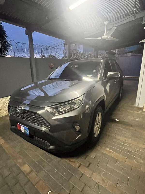 I sell TOYOTA RAV4 in super good condition