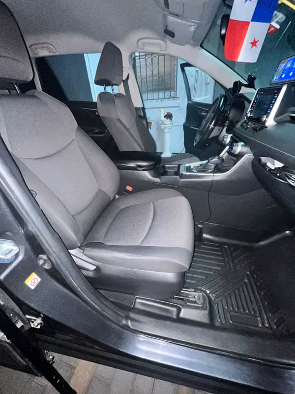 I sell TOYOTA RAV4 in super good condition