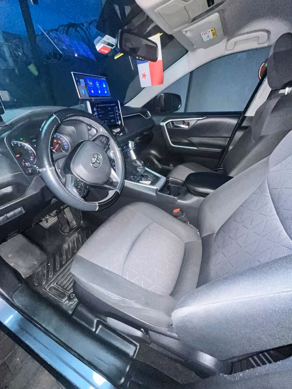 I sell TOYOTA RAV4 in super good condition