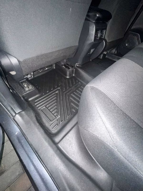 I sell TOYOTA RAV4 in super good condition