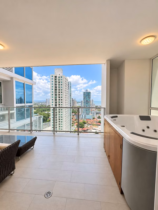 Apartment for sale - 124; PH. Quadrat, 124; San Francisco, 115 m2, 1 rec, 1.5 bathrooms, balcony