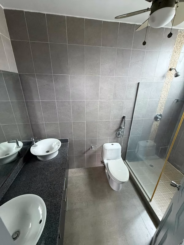 San Francisco, Calle 73 · 207 m² con 4 estacionamientos y depósito, PRECIO NEGOCIABLE!!!