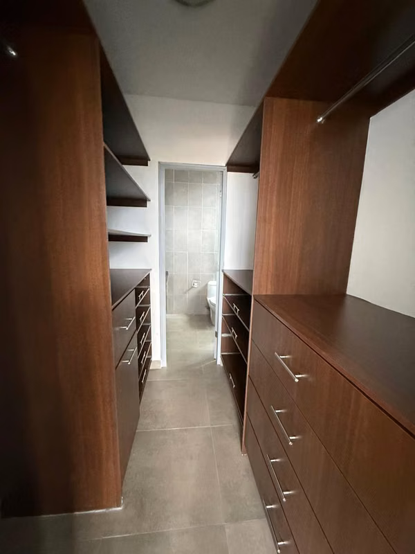 San Francisco, Calle 73 · 207 m² con 4 estacionamientos y depósito, PRECIO NEGOCIABLE!!!