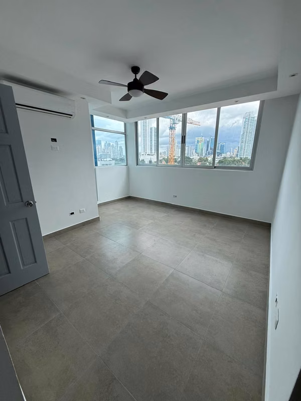 San Francisco, Calle 73 · 207 m² con 4 estacionamientos y depósito, PRECIO NEGOCIABLE!!!