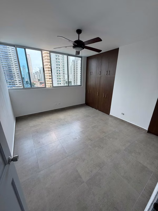 San Francisco, Calle 73 · 207 m² con 4 estacionamientos y depósito, PRECIO NEGOCIABLE!!!