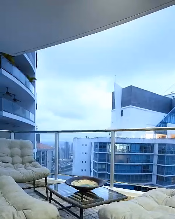 Amoblado, piso alto con vista al mar en Punta Pacífica – 266 m², listo para mudarse