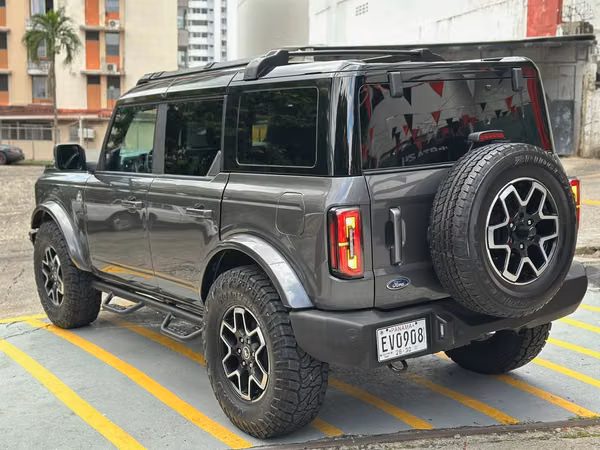 Ford Bronco Outer Banks 2024