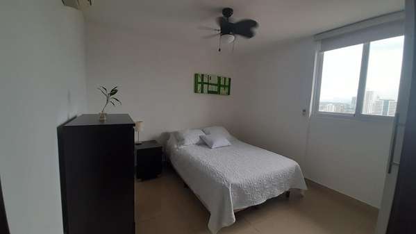 COMFORTABLE AND QUIET ROOM FOR WOMEN - IDEAL FOR YOU! IN OBARRIO.