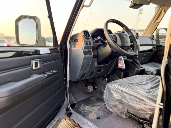 2026 TOYOTA LAND CRUISER 76 LX