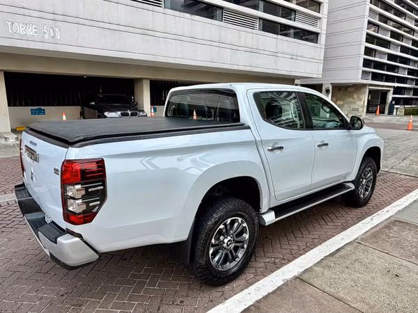 Mitsubishi L-200 Sportero 4x4 Full Extras