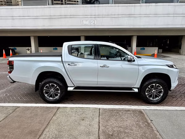 Mitsubishi L-200 Sportero 4x4 Full Extras