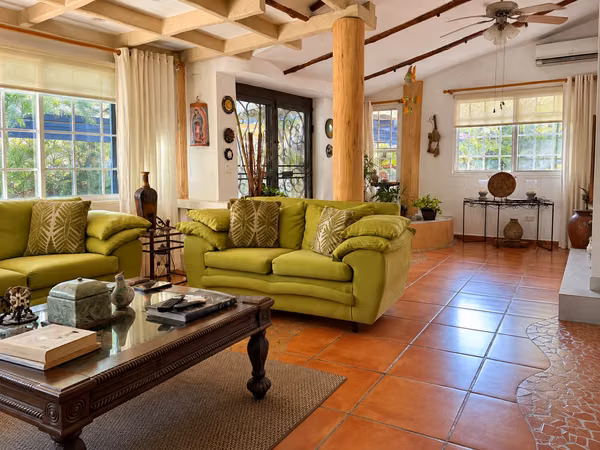 EXCLUSIVE RESIDENCE FOR SALE - 124; CROWNED GOLF CLUB