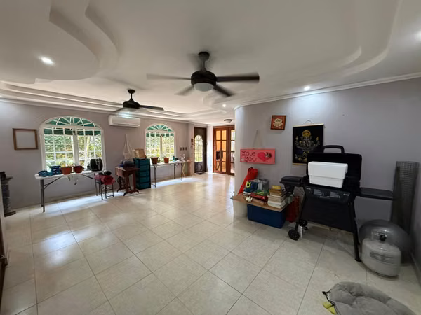 Casa en Altos de Panana residencial privado I con terraza  deposito