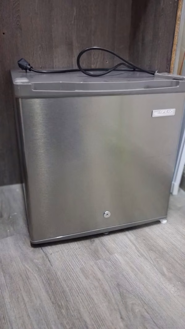 Office refrigerator