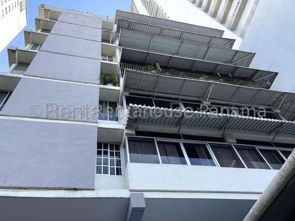 Apartment for Sale in Altos del Golf JG